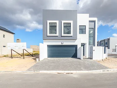 4 Bedroom House For Sale in Blouberg - w1tY.webp