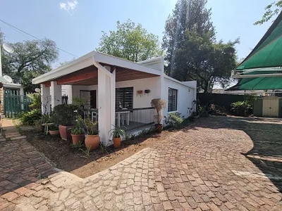 2 Bedroom Apartment To Rent in Johannesburg - uZe2.webp
