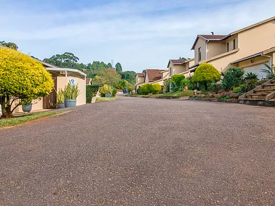 3 Bedroom Apartment For Sale in Kloof - UAUO.webp