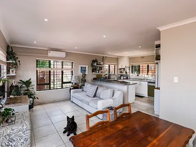 2 Bedroom Townhouse For Sale in Durban North - sSLr.webp
