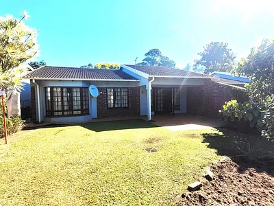 3 Bedroom Townhouse For Sale in Pinetown - 9vN7.webp