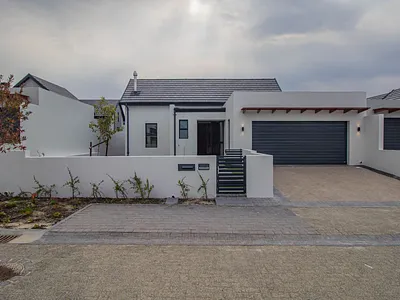 3 Bedroom House For Sale in Somerset West - WfTu.webp