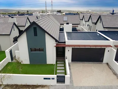 3 Bedroom House For Sale in Somerset West - pbXF.webp