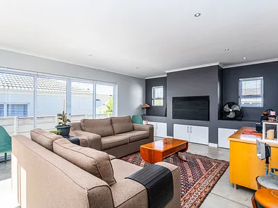 3 Bedroom House For Sale in Durbanville - img