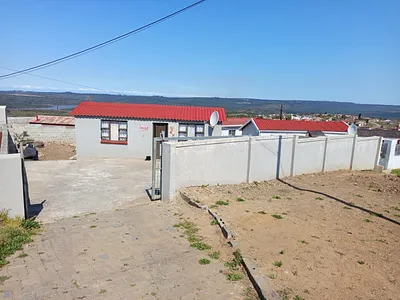 2 Bedroom House For Sale in East London - img