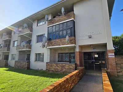 4 Bedroom Apartment For Sale in East London - img