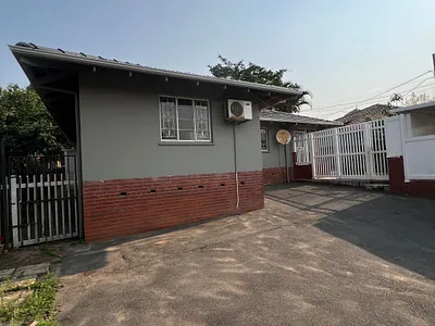 3 Bedroom House To Rent in Durban - zFt9.webp