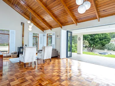 4 Bedroom House To Rent in Cape Town - jyAH.webp