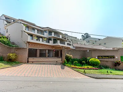 3 Bedroom Apartment For Sale in Umhlanga - UpzM.webp