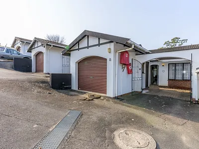 2 Bedroom Townhouse For Sale in Pinetown - rBDO.webp