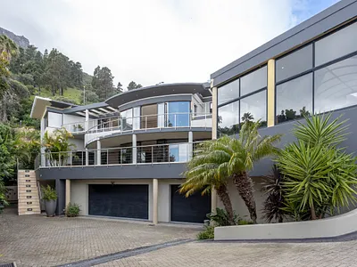 5 Bedroom House To Rent in Cape Town - qmgK.webp