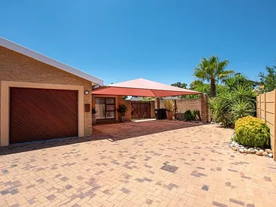 2 Bedroom House For Sale in Durbanville - img