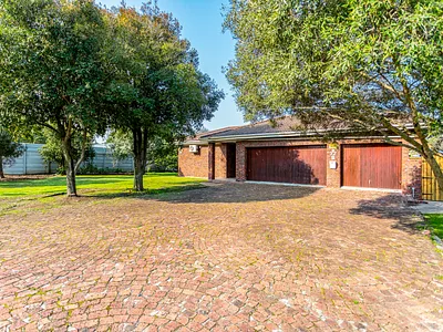 6 Bedroom House To Rent in Durbanville - oPSO.webp