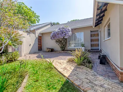 5 Bedroom House For Sale in Roodepoort - img