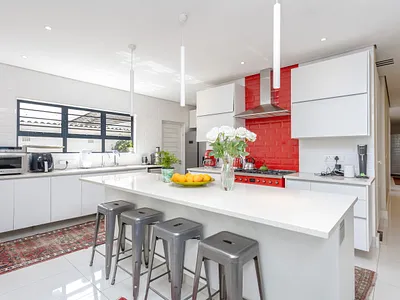 6 Bedroom House For Sale in Cape Town - img