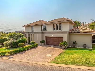 4 Bedroom House For Sale in Randburg - n1CK.webp