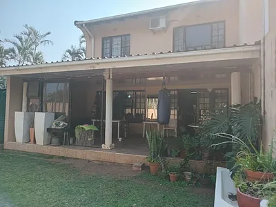 3 Bedroom Townhouse For Sale in Empangeni - u3sW.webp
