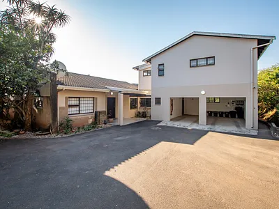 Farm For Sale in Hillcrest - 6YoN.webp