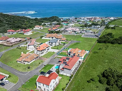 4 Bedroom House For Sale in East London - LcZb.webp