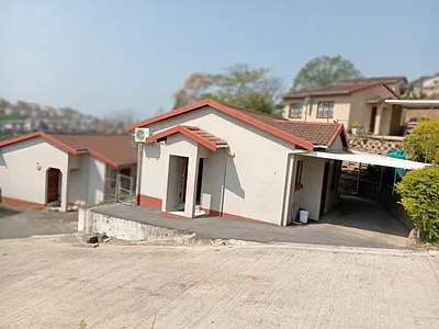3 Bedroom Townhouse For Sale in Pinetown - axBA.webp