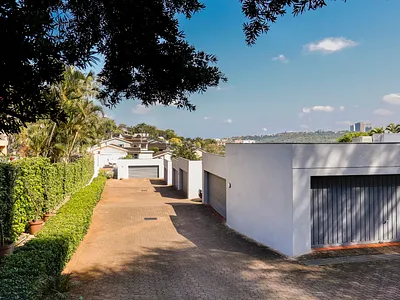 3 Bedroom Townhouse For Sale in Durban North - II2l.webp