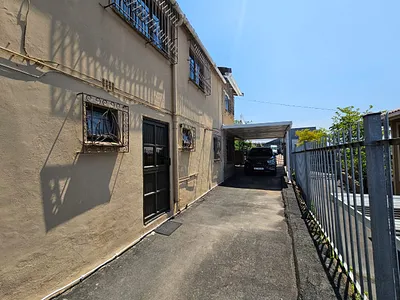 2 Bedroom House To Rent in Chatsworth - PSSf.webp