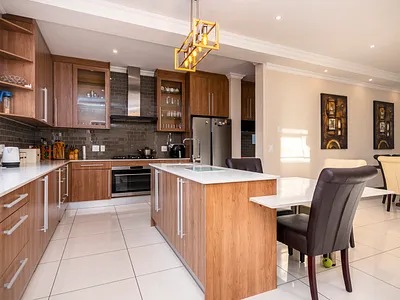 6 Bedroom House For Sale in Blouberg - img