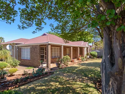 3 Bedroom House For Sale in Roodepoort - YKD2.webp