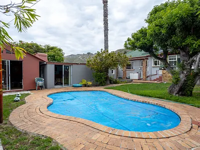 4 Bedroom House For Sale in Fish Hoek - img