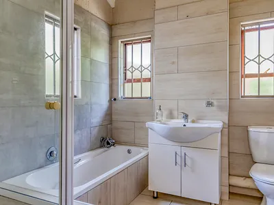 2 Bedroom Apartment To Rent in Randburg - RhvF.webp