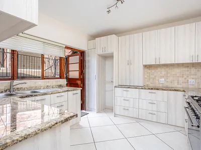 3 Bedroom Apartment To Rent in Fish Hoek - img