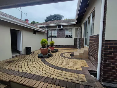 4 Bedroom House For Sale in Durban - SoI9.webp