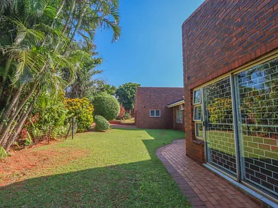 4 Bedroom House For Sale in Isipingo - q35g.webp