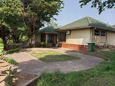 3 Bedroom House For Sale in Queensburgh - img