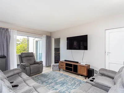 3 Bedroom Apartment To Rent in Durbanville - hYPU.webp