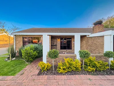 2 Bedroom Townhouse For Sale in Bellville - ugNO.webp