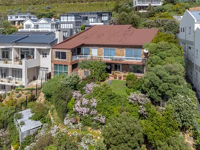 6 Bedroom House For Sale in Simons Town - img