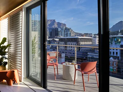 4 Bedroom Apartment For Sale in Cape Town - HpvF.webp