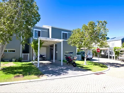 3 Bedroom Apartment For Sale in Somerset West - kTdm.webp