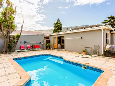 3 Bedroom House For Sale in Fish Hoek - img