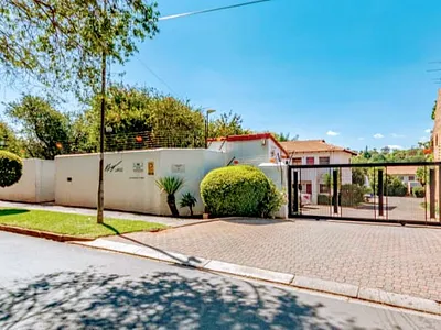 1 Bedroom Townhouse For Sale in Johannesburg - Sr9O.webp