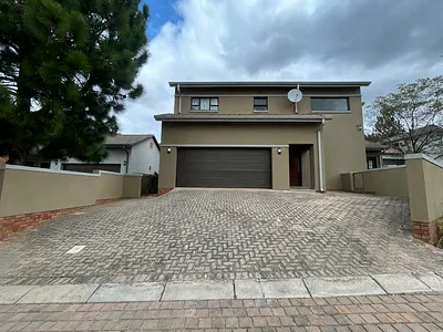 3 Bedroom House To Rent in Roodepoort - 6FHW.webp