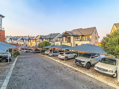 3 Bedroom Apartment For Sale in Johannesburg - f8tZ.webp