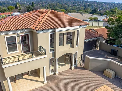 3 Bedroom House To Rent in Sandton - DlAQ.webp