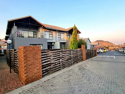 2 Bedroom Apartment For Sale in Johannesburg - i30l.webp