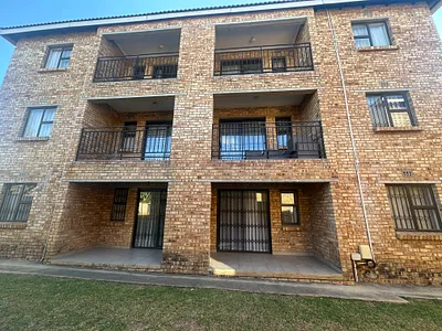 3 Bedroom Townhouse To Rent in Alberton - 9lH2.webp