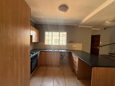 3 Bedroom Apartment For Sale in Germiston - img