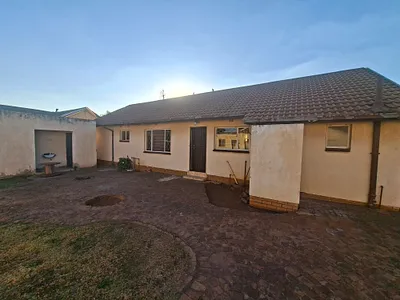 4 Bedroom House To Rent in Germiston - CF6i.webp