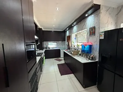 4 Bedroom House For Sale in Alberton - 5mpE.webp