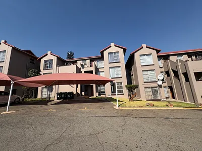 2 Bedroom Apartment For Sale in Johannesburg - rKZ6.webp